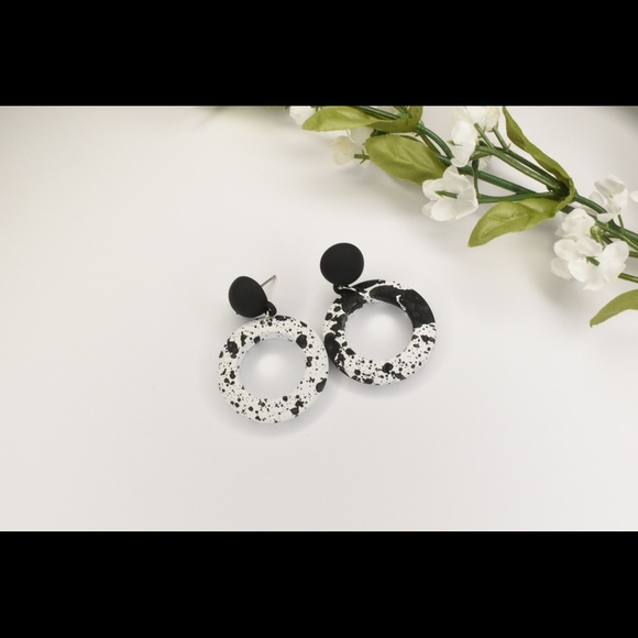 Small Hoops - Picture 2 of 3